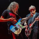 O encontro entre o primeiro guitarrista da Legião Urbana e o Capital Inicial