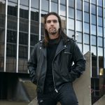 Marco D’Lacerda lança single da carreira solo, “Mundo Canalha”